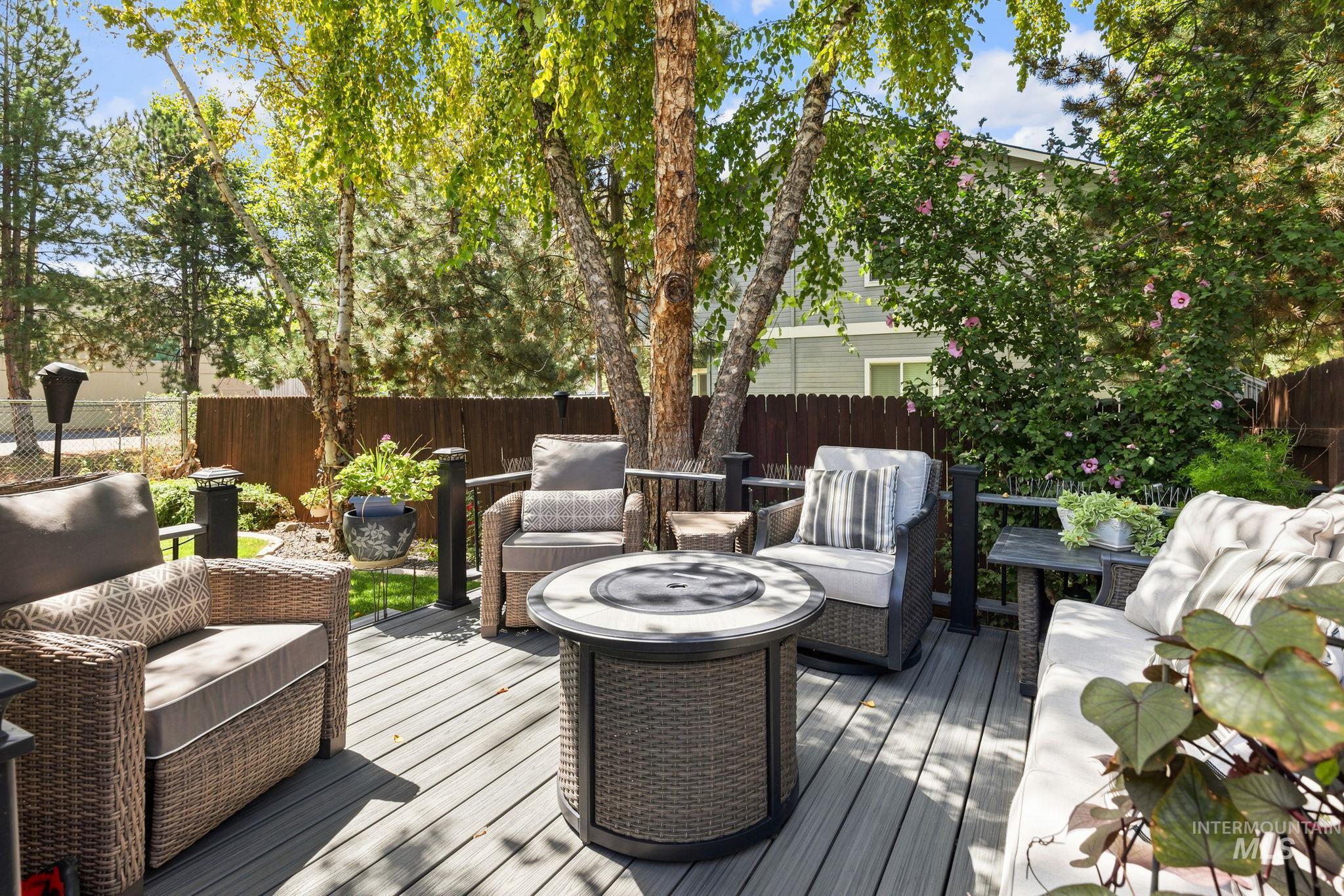 9985 W Mesquite Ct, Boise, Idaho 83704, 2 Bedrooms, 2 Bathrooms, Residential For Sale, Price $399,900,MLS 98998867