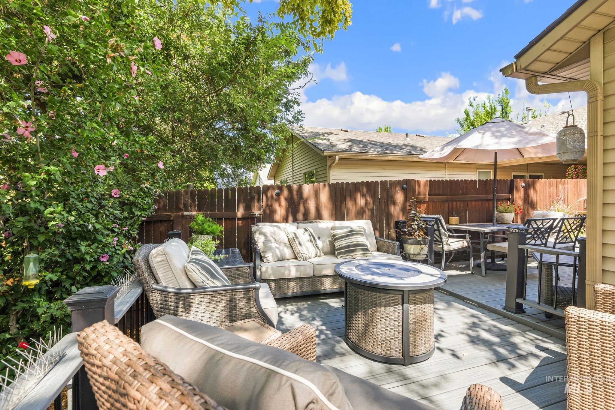 9985 W Mesquite Ct, Boise, Idaho 83704, 2 Bedrooms, 2 Bathrooms, Residential For Sale, Price $399,900,MLS 98998867