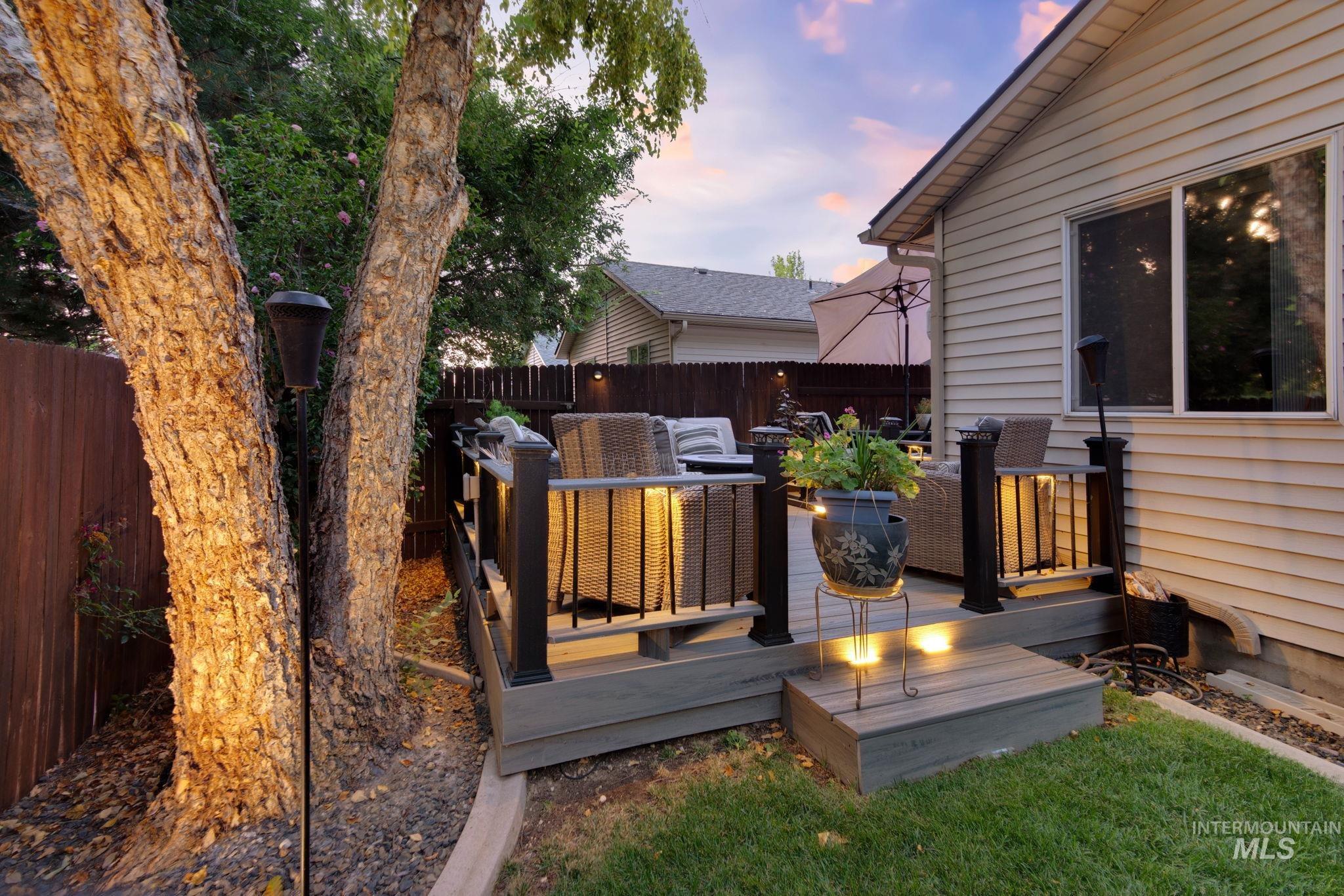9985 W Mesquite Ct, Boise, Idaho 83704, 2 Bedrooms, 2 Bathrooms, Residential For Sale, Price $399,900,MLS 98998867