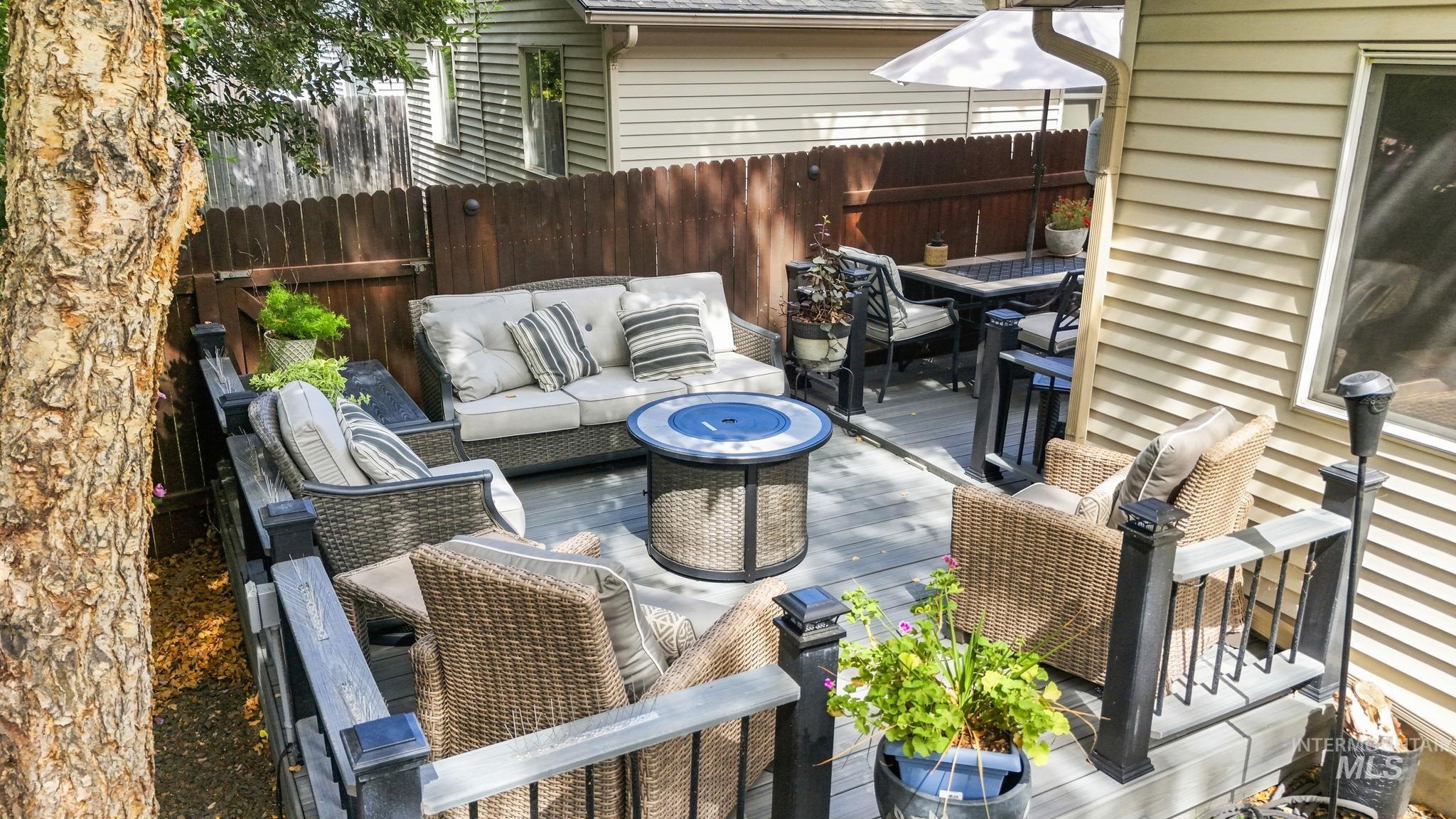 9985 W Mesquite Ct, Boise, Idaho 83704, 2 Bedrooms, 2 Bathrooms, Residential For Sale, Price $399,900,MLS 98998867