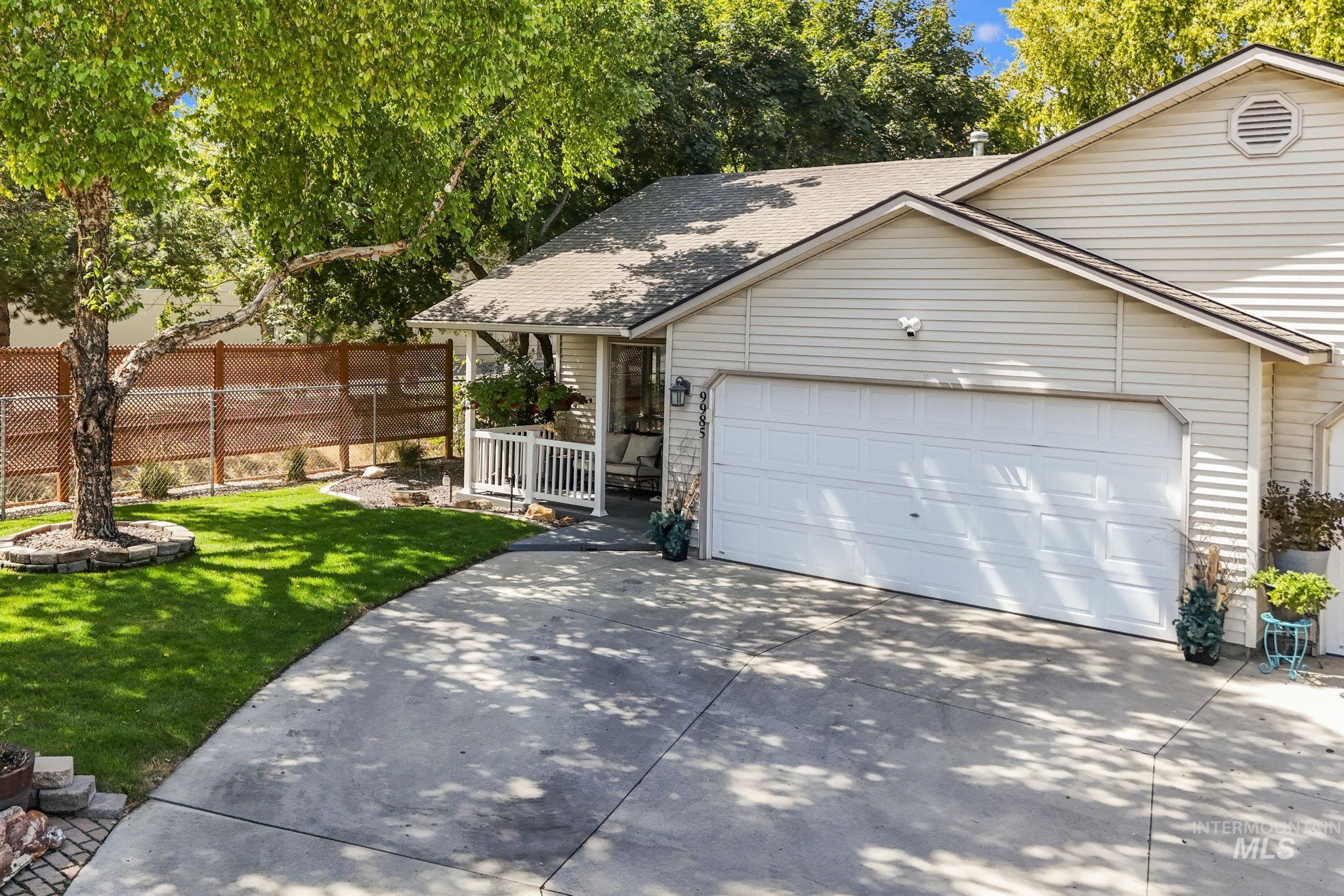 9985 W Mesquite Ct, Boise, Idaho 83704, 2 Bedrooms, 2 Bathrooms, Residential For Sale, Price $399,900,MLS 98998867