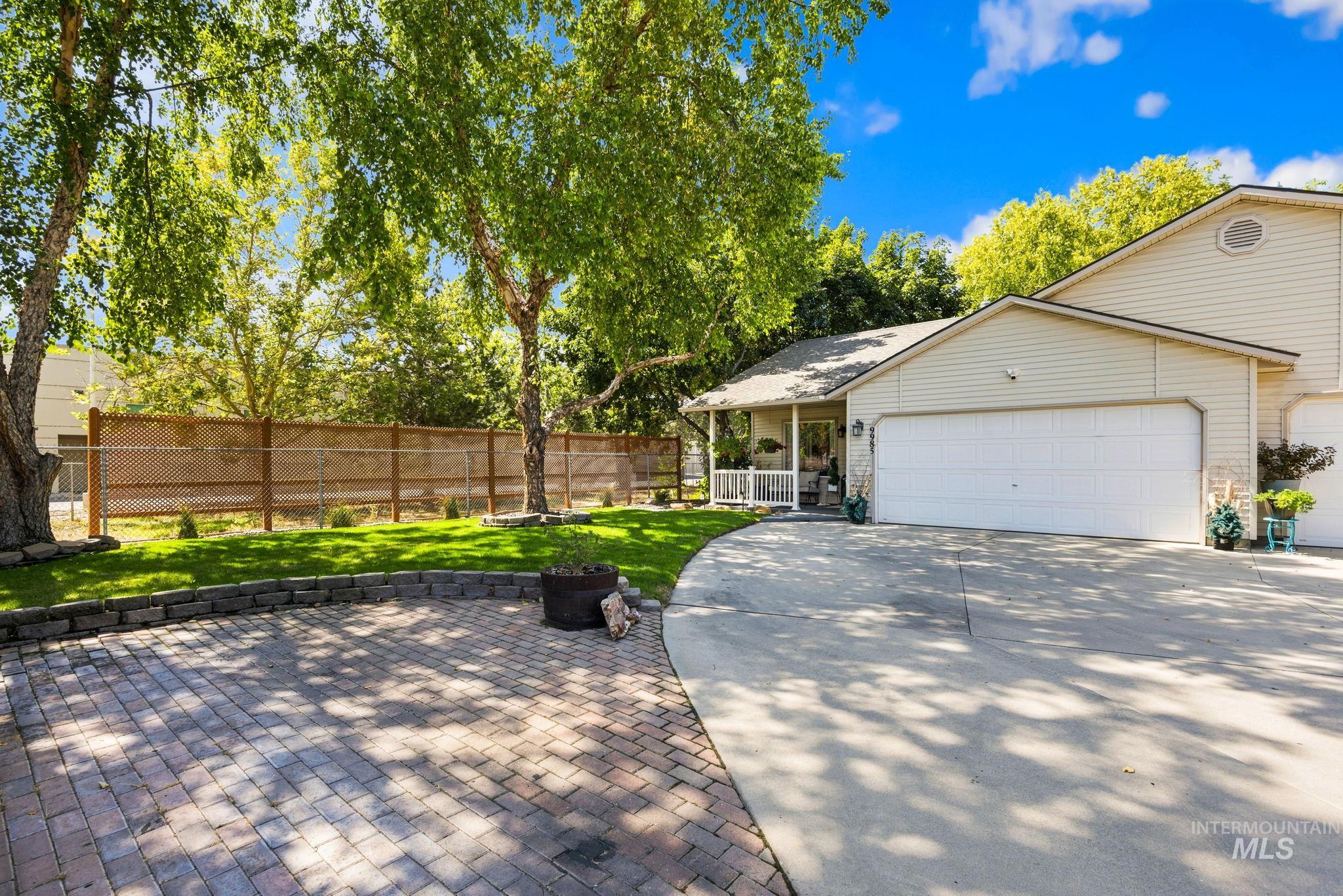 9985 W Mesquite Ct, Boise, Idaho 83704, 2 Bedrooms, 2 Bathrooms, Residential For Sale, Price $399,900,MLS 98998867