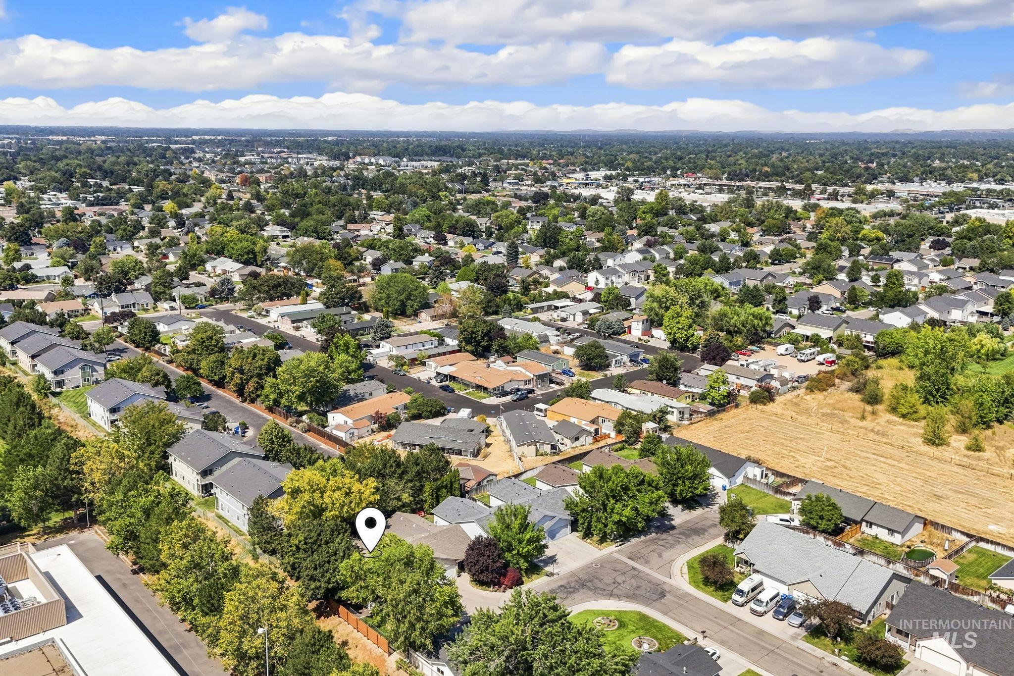 9985 W Mesquite Ct, Boise, Idaho 83704, 2 Bedrooms, 2 Bathrooms, Residential For Sale, Price $399,900,MLS 98998867