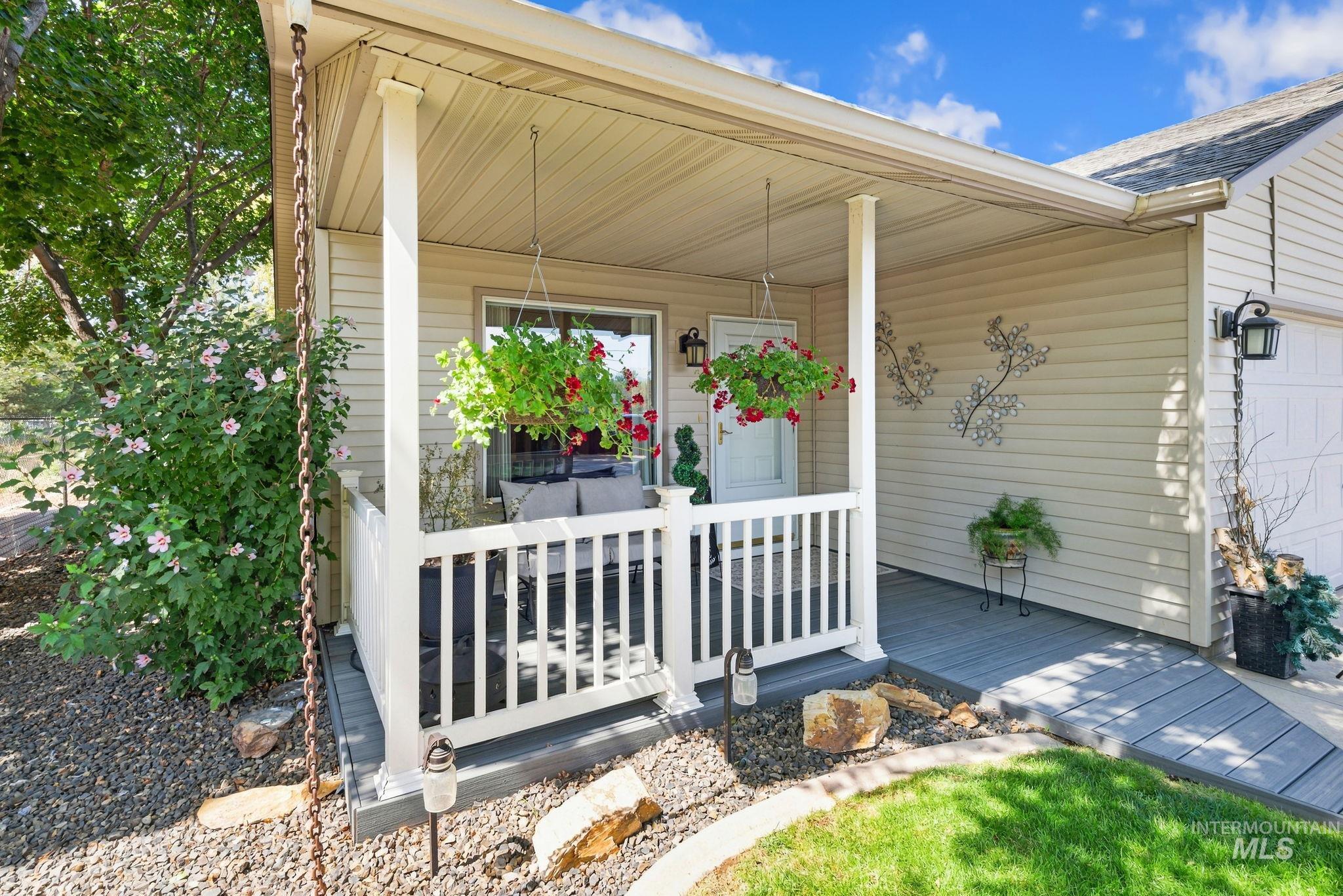 9985 W Mesquite Ct, Boise, Idaho 83704, 2 Bedrooms, 2 Bathrooms, Residential For Sale, Price $399,900,MLS 98998867