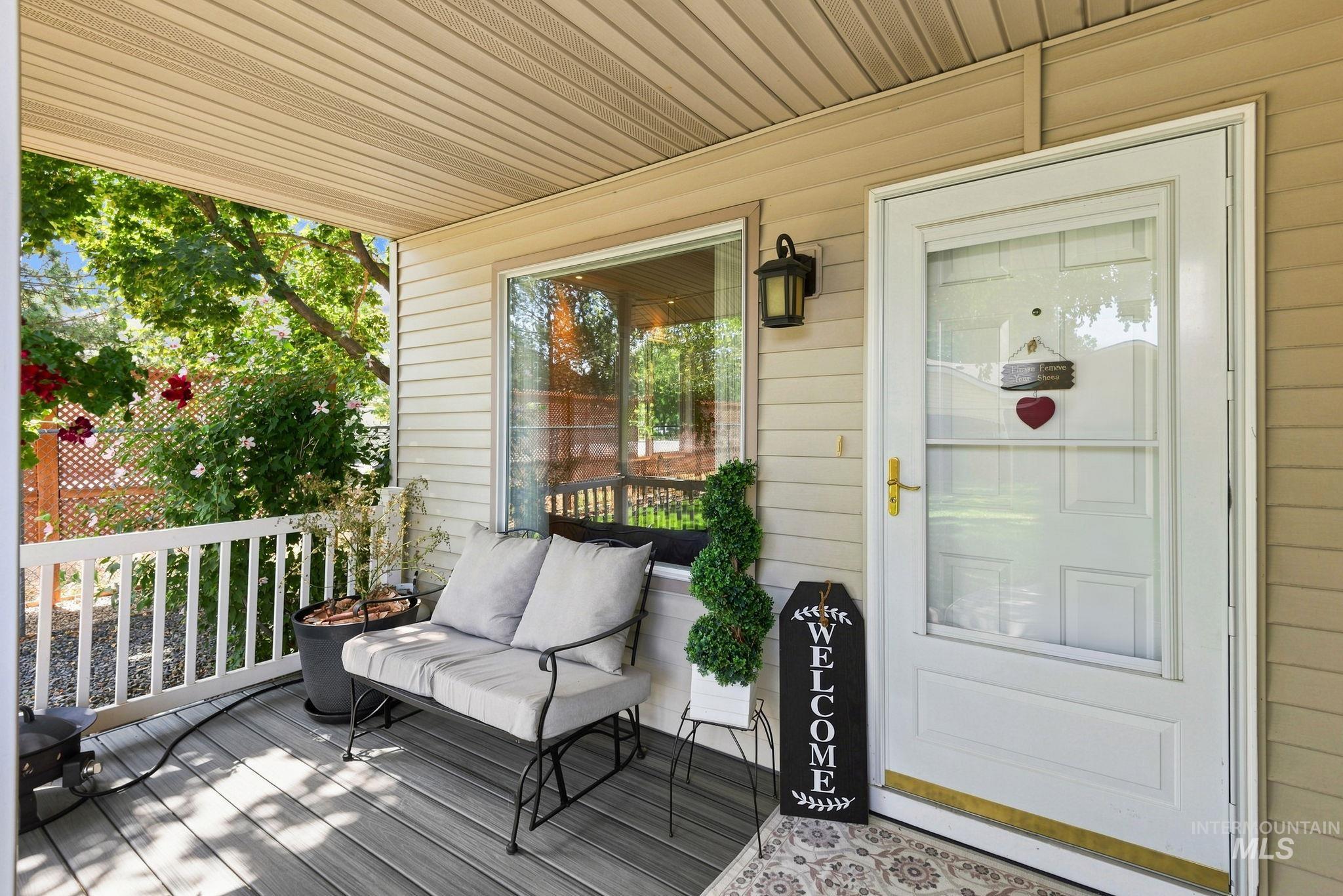 9985 W Mesquite Ct, Boise, Idaho 83704, 2 Bedrooms, 2 Bathrooms, Residential For Sale, Price $399,900,MLS 98998867