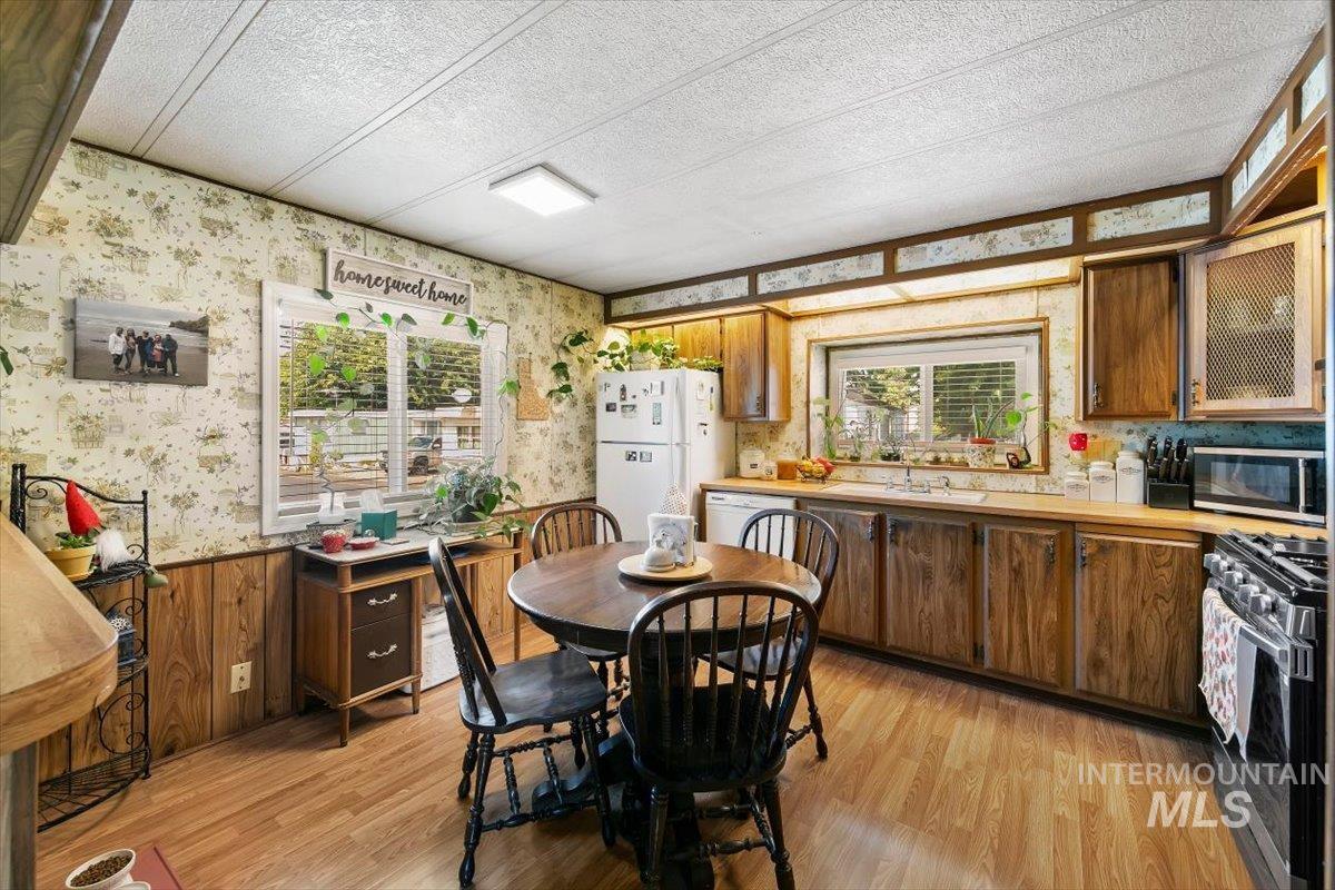 915 S Curtis Rd Trlr 68, Boise, Idaho 83705, 2 Bedrooms, 2 Bathrooms, Residential For Sale, Price $59,500,MLS 98998868