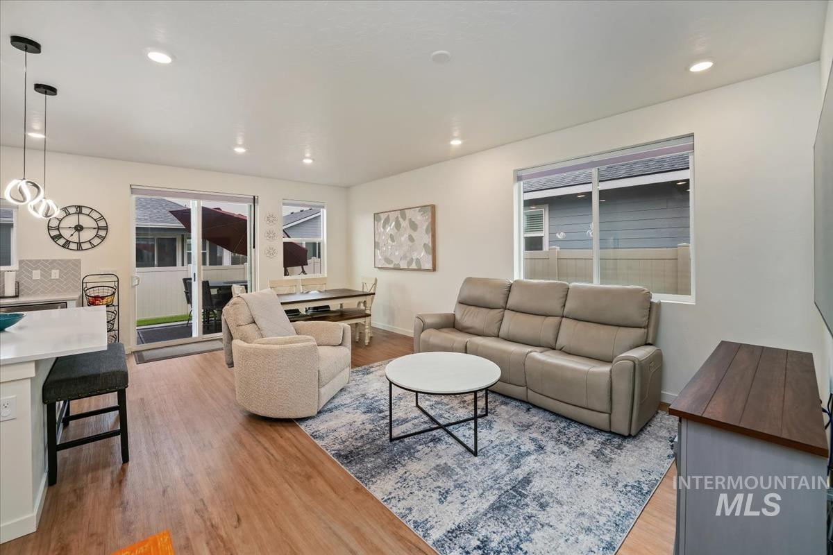 521 W Learmont St, Meridian, Idaho 83642, 3 Bedrooms, 2 Bathrooms, Residential For Sale, Price $425,000,MLS 98998871