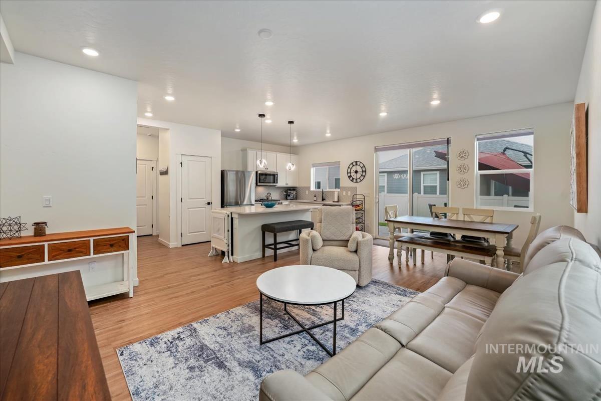 521 W Learmont St, Meridian, Idaho 83642, 3 Bedrooms, 2 Bathrooms, Residential For Sale, Price $425,000,MLS 98998871