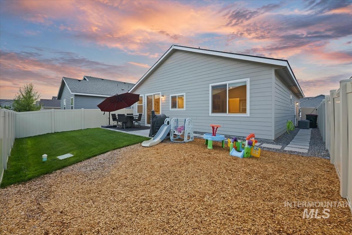 521 W Learmont St, Meridian, Idaho 83642, 3 Bedrooms, 2 Bathrooms, Residential For Sale, Price $425,000,MLS 98998871