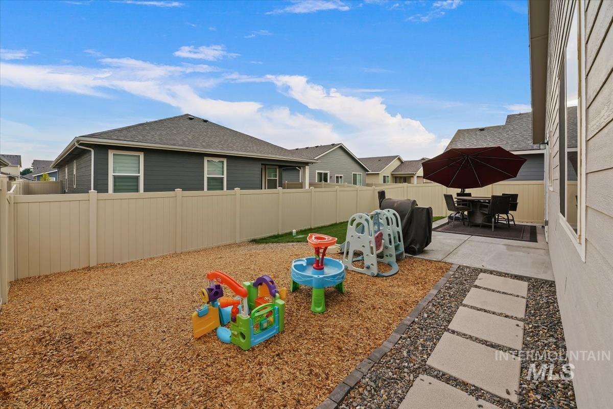521 W Learmont St, Meridian, Idaho 83642, 3 Bedrooms, 2 Bathrooms, Residential For Sale, Price $425,000,MLS 98998871