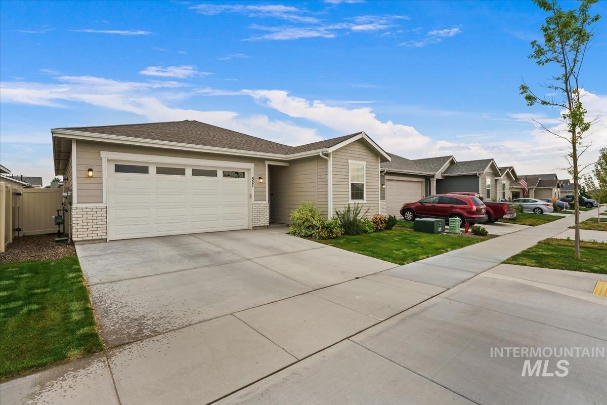 521 W Learmont St, Meridian, Idaho 83642, 3 Bedrooms, 2 Bathrooms, Residential For Sale, Price $425,000,MLS 98998871