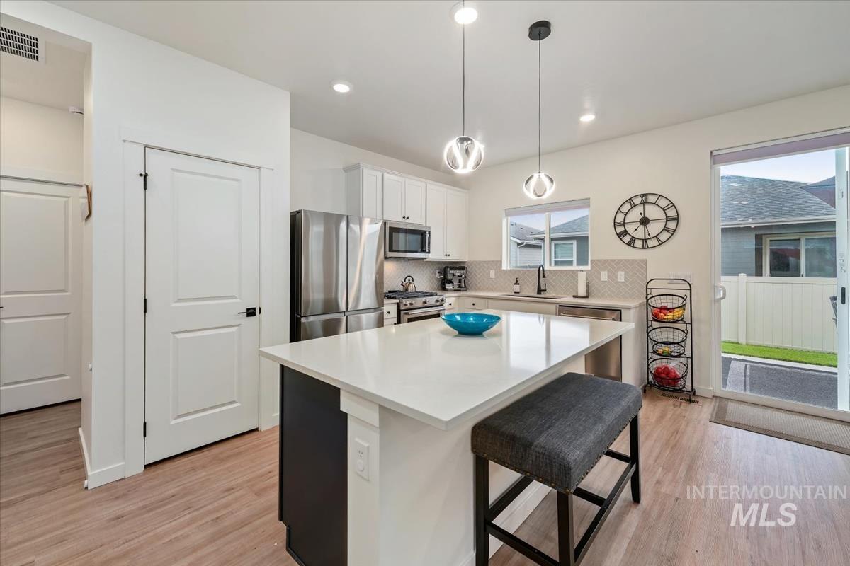 521 W Learmont St, Meridian, Idaho 83642, 3 Bedrooms, 2 Bathrooms, Residential For Sale, Price $425,000,MLS 98998871