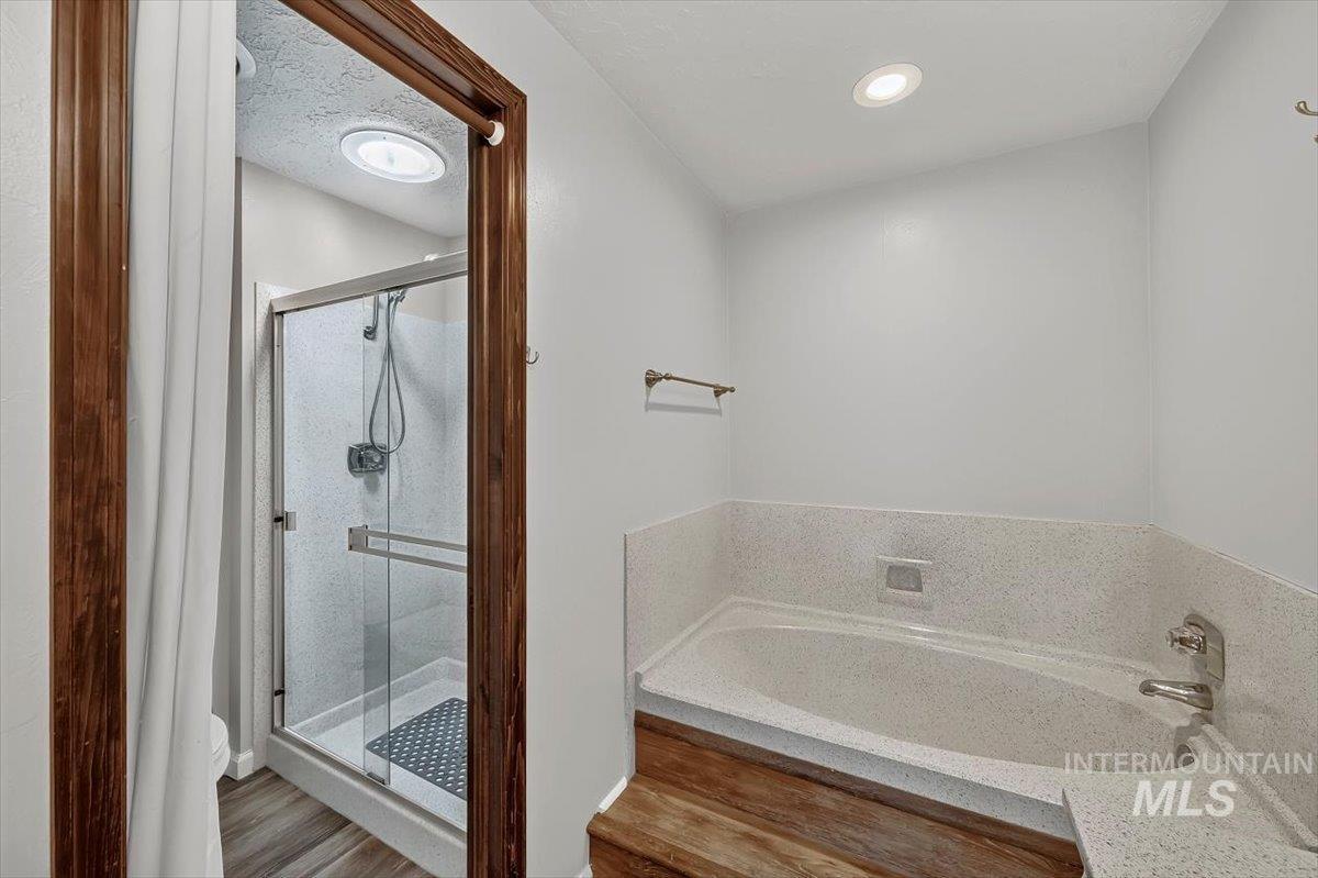 385 W Charlwood Ct, Boise, Idaho 83706, 3 Bedrooms, 2.5 Bathrooms, Residential For Sale, Price $547,500,MLS 98998873