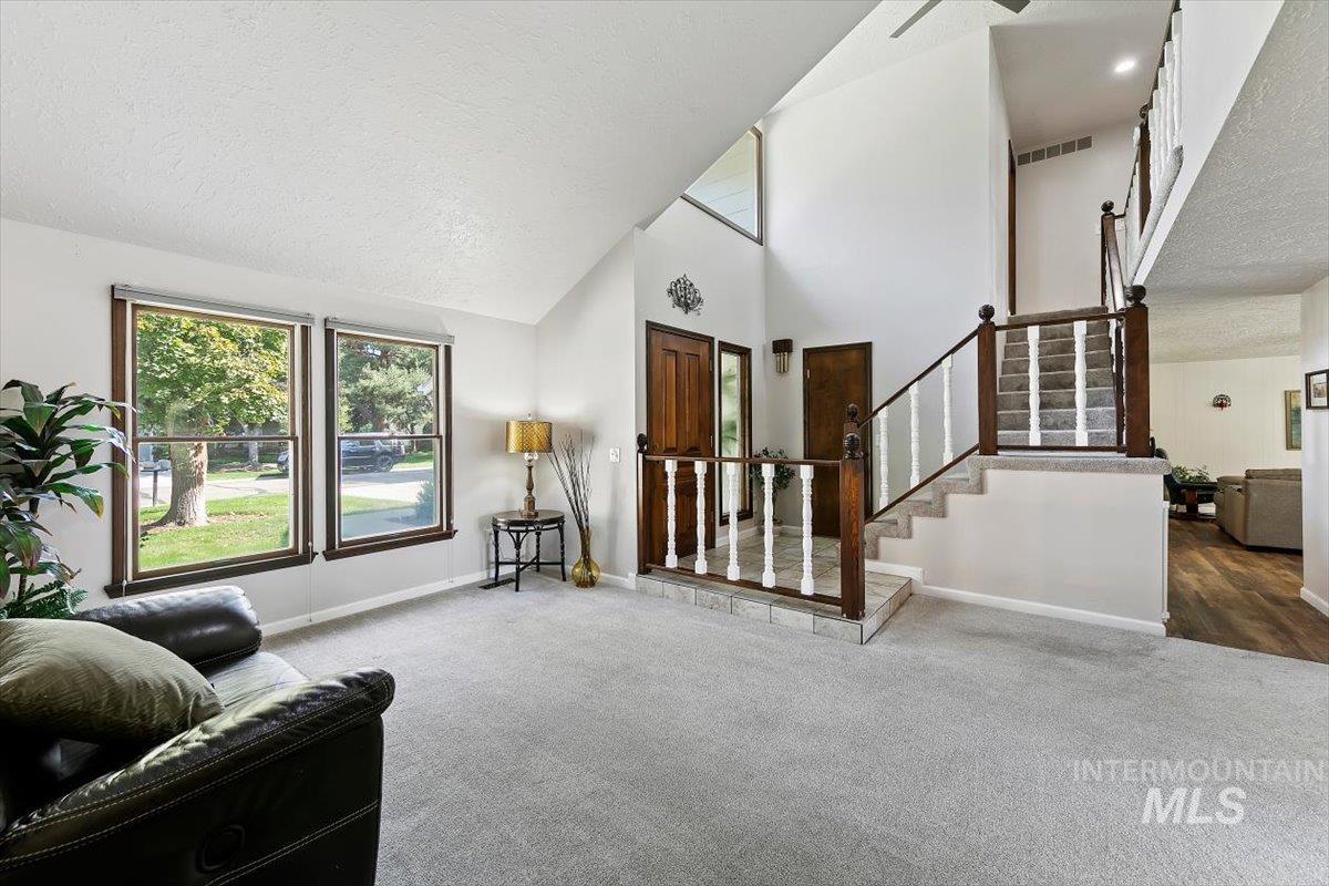385 W Charlwood Ct, Boise, Idaho 83706, 3 Bedrooms, 2.5 Bathrooms, Residential For Sale, Price $547,500,MLS 98998873