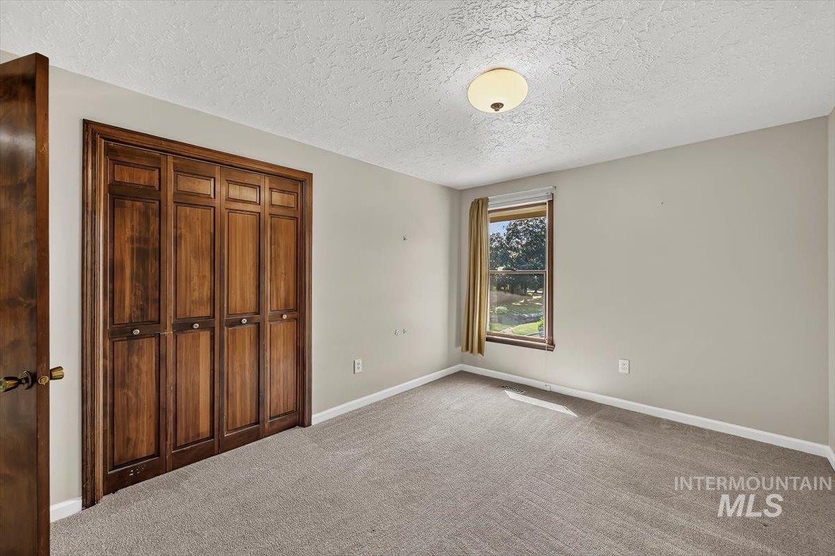 385 W Charlwood Ct, Boise, Idaho 83706, 3 Bedrooms, 2.5 Bathrooms, Residential For Sale, Price $547,500,MLS 98998873