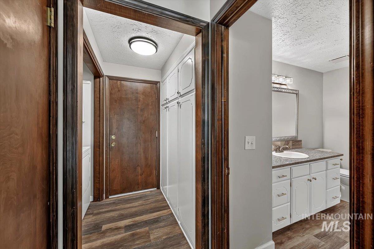 385 W Charlwood Ct, Boise, Idaho 83706, 3 Bedrooms, 2.5 Bathrooms, Residential For Sale, Price $547,500,MLS 98998873