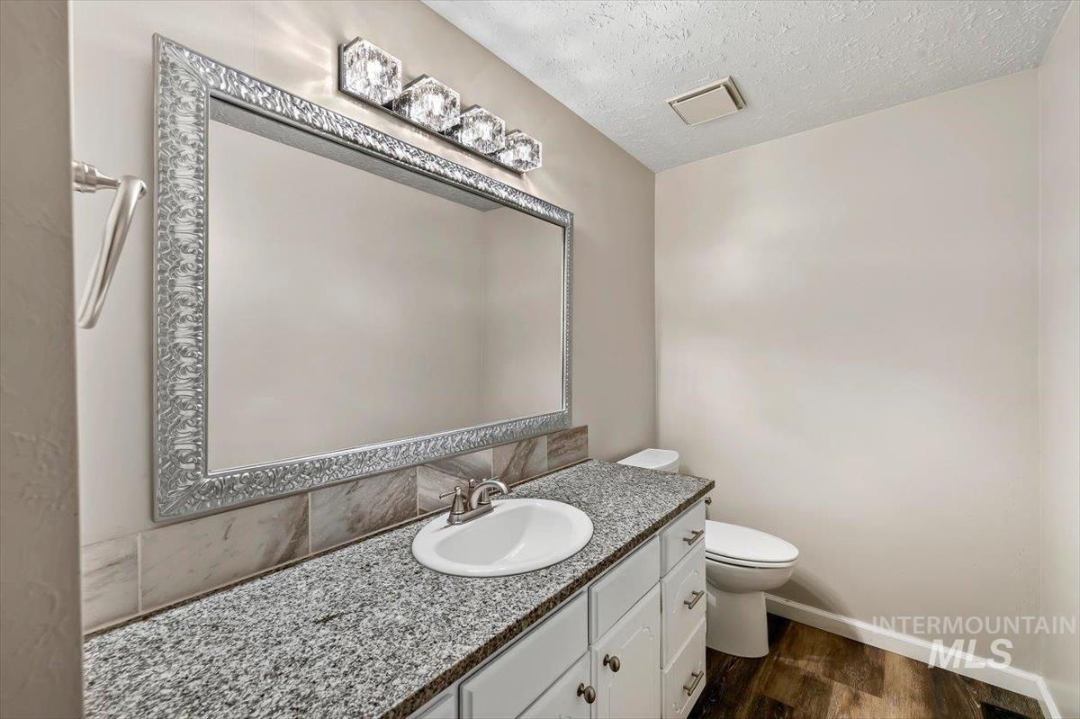 385 W Charlwood Ct, Boise, Idaho 83706, 3 Bedrooms, 2.5 Bathrooms, Residential For Sale, Price $547,500,MLS 98998873