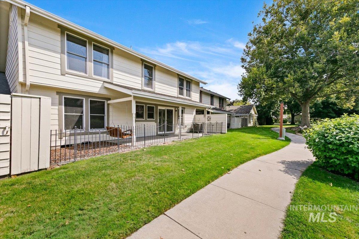 385 W Charlwood Ct, Boise, Idaho 83706, 3 Bedrooms, 2.5 Bathrooms, Residential For Sale, Price $547,500,MLS 98998873