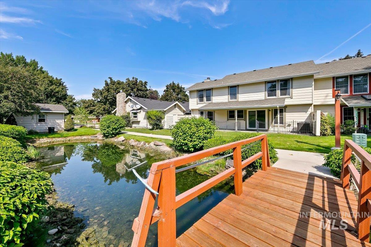 385 W Charlwood Ct, Boise, Idaho 83706, 3 Bedrooms, 2.5 Bathrooms, Residential For Sale, Price $547,500,MLS 98998873