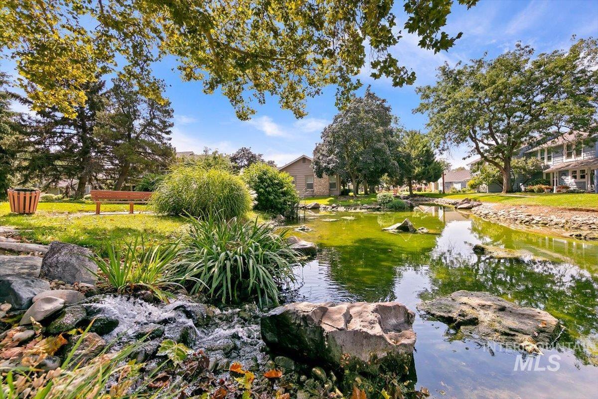 385 W Charlwood Ct, Boise, Idaho 83706, 3 Bedrooms, 2.5 Bathrooms, Residential For Sale, Price $547,500,MLS 98998873