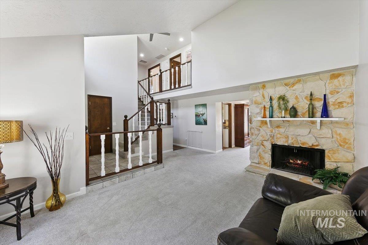 385 W Charlwood Ct, Boise, Idaho 83706, 3 Bedrooms, 2.5 Bathrooms, Residential For Sale, Price $547,500,MLS 98998873