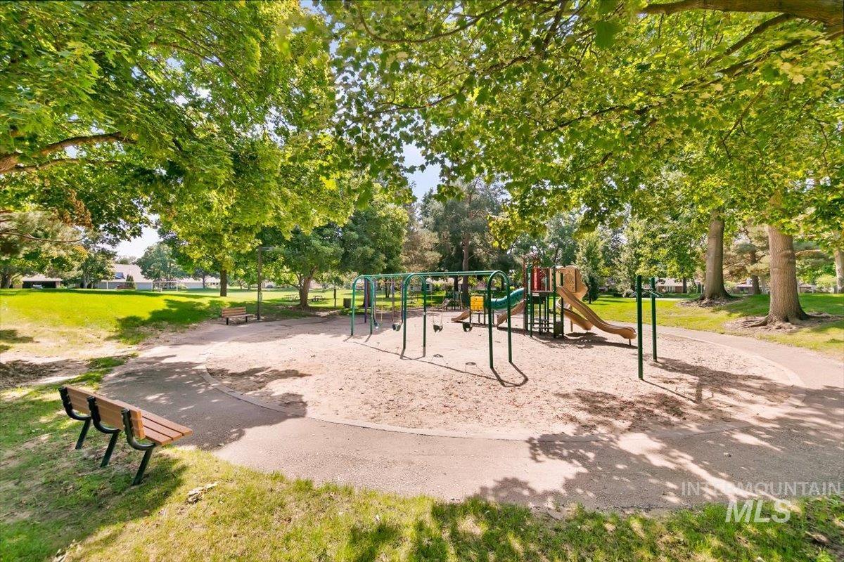 385 W Charlwood Ct, Boise, Idaho 83706, 3 Bedrooms, 2.5 Bathrooms, Residential For Sale, Price $547,500,MLS 98998873