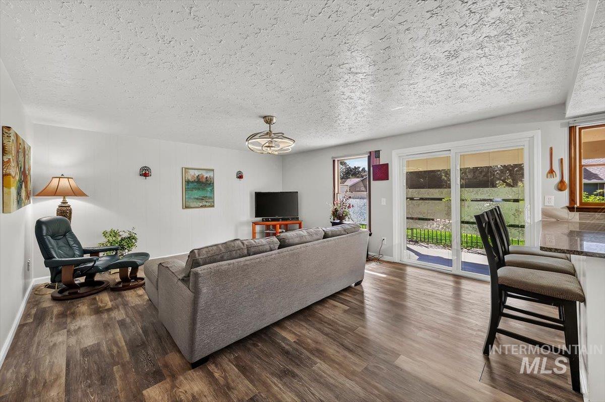 385 W Charlwood Ct, Boise, Idaho 83706, 3 Bedrooms, 2.5 Bathrooms, Residential For Sale, Price $547,500,MLS 98998873