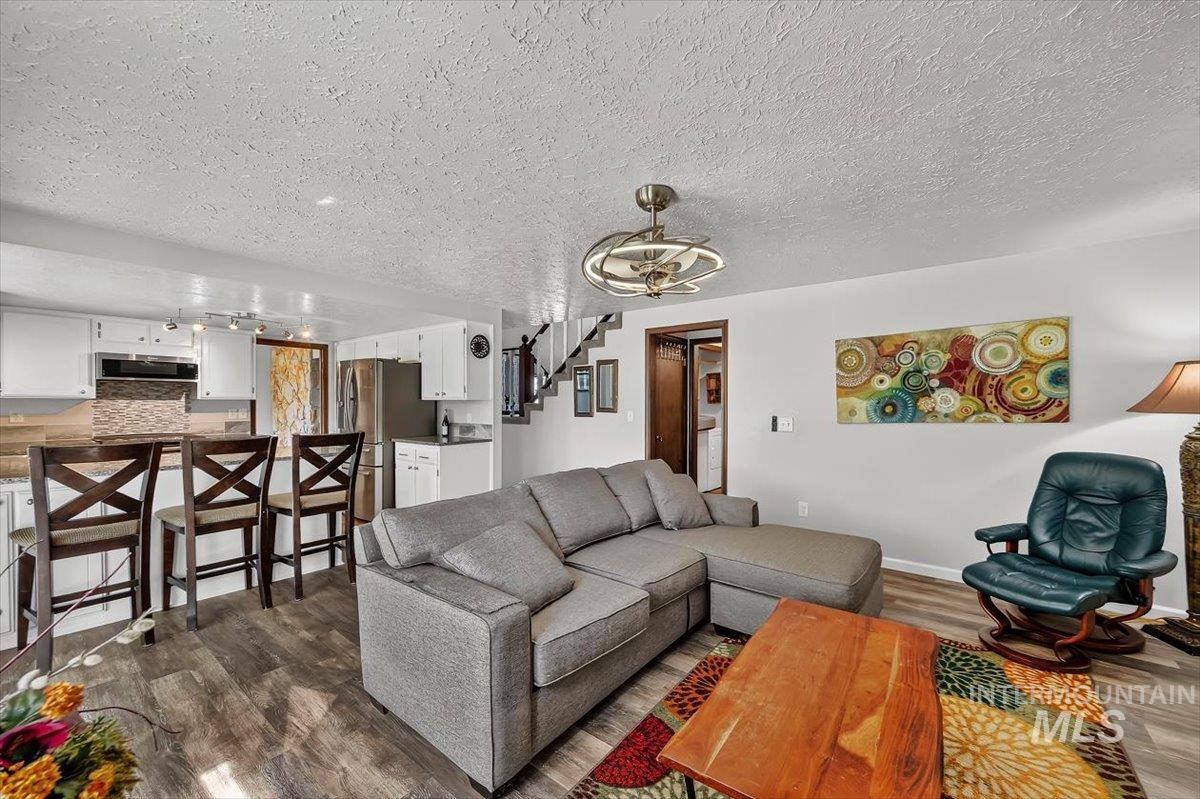 385 W Charlwood Ct, Boise, Idaho 83706, 3 Bedrooms, 2.5 Bathrooms, Residential For Sale, Price $547,500,MLS 98998873