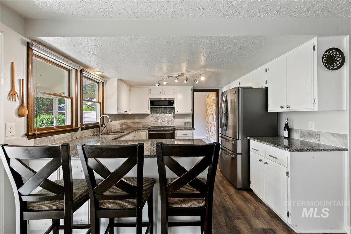385 W Charlwood Ct, Boise, Idaho 83706, 3 Bedrooms, 2.5 Bathrooms, Residential For Sale, Price $547,500,MLS 98998873