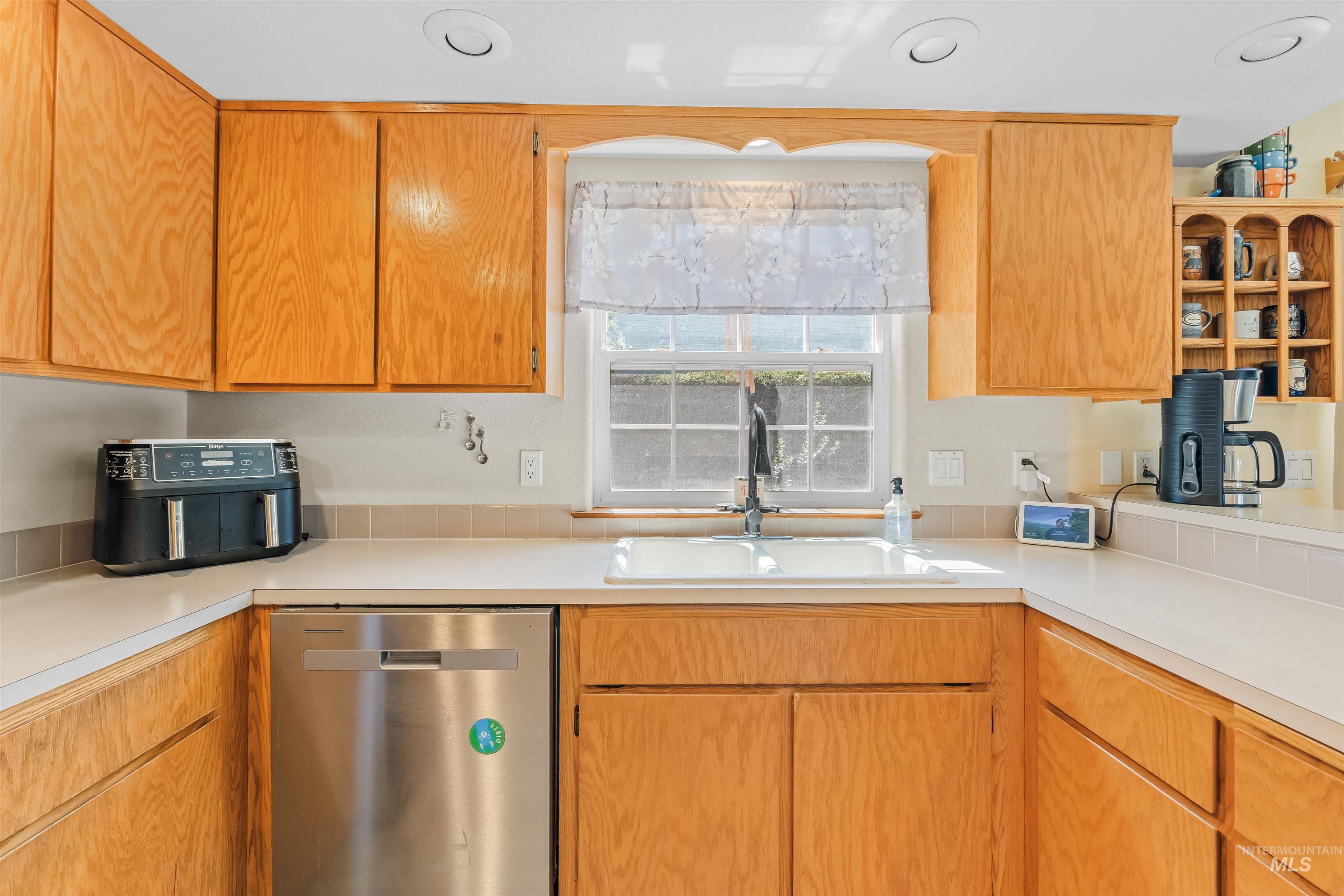 2535 18th Street, Clarkston, Washington 99403, 3 Bedrooms, 2 Bathrooms, Residential For Sale, Price $409,900,MLS 98998876