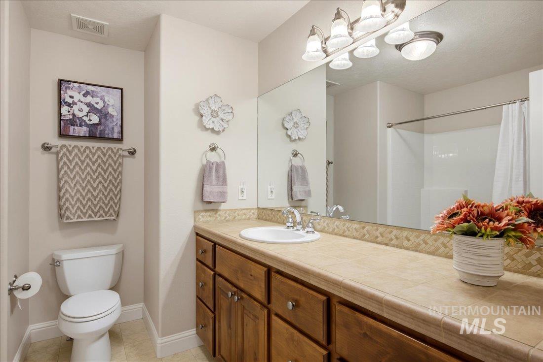 4393 N Palatine Ave., Meridian, Idaho 83646, 5 Bedrooms, 3.5 Bathrooms, Residential For Sale, Price $1,029,000,MLS 98998885