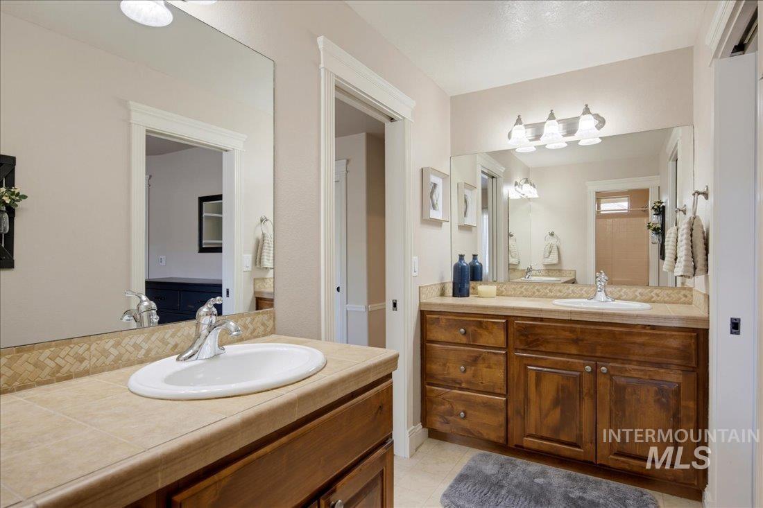 4393 N Palatine Ave., Meridian, Idaho 83646, 5 Bedrooms, 3.5 Bathrooms, Residential For Sale, Price $1,029,000,MLS 98998885