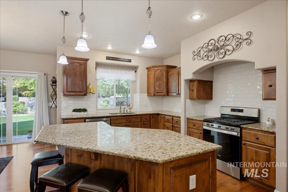 4393 N Palatine Ave., Meridian, Idaho 83646, 5 Bedrooms, 3.5 Bathrooms, Residential For Sale, Price $1,029,000,MLS 98998885