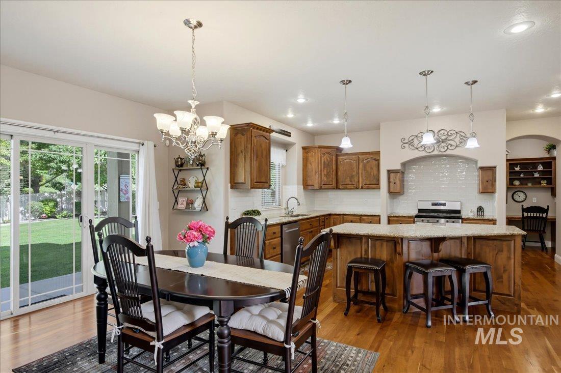4393 N Palatine Ave., Meridian, Idaho 83646, 5 Bedrooms, 3.5 Bathrooms, Residential For Sale, Price $1,029,000,MLS 98998885
