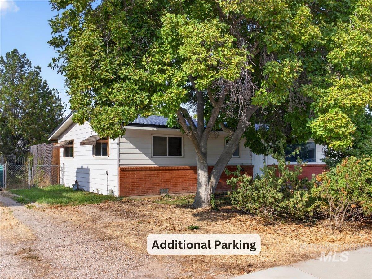 626 W Pine Ave, Meridian, Idaho 83642, 3 Bedrooms, 1 Bathroom, Residential For Sale, Price $349,000,MLS 98998886