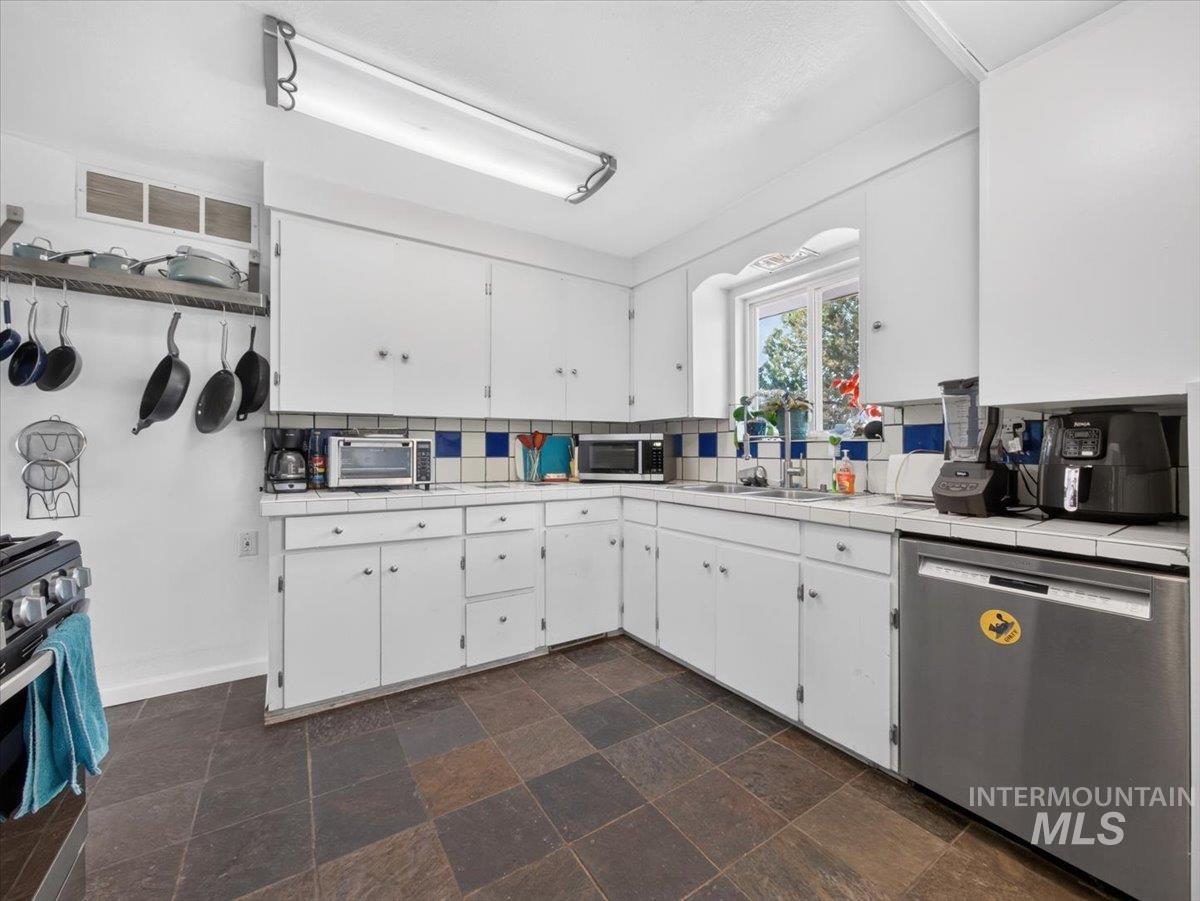 626 W Pine Ave, Meridian, Idaho 83642, 3 Bedrooms, 1 Bathroom, Residential For Sale, Price $349,000,MLS 98998886