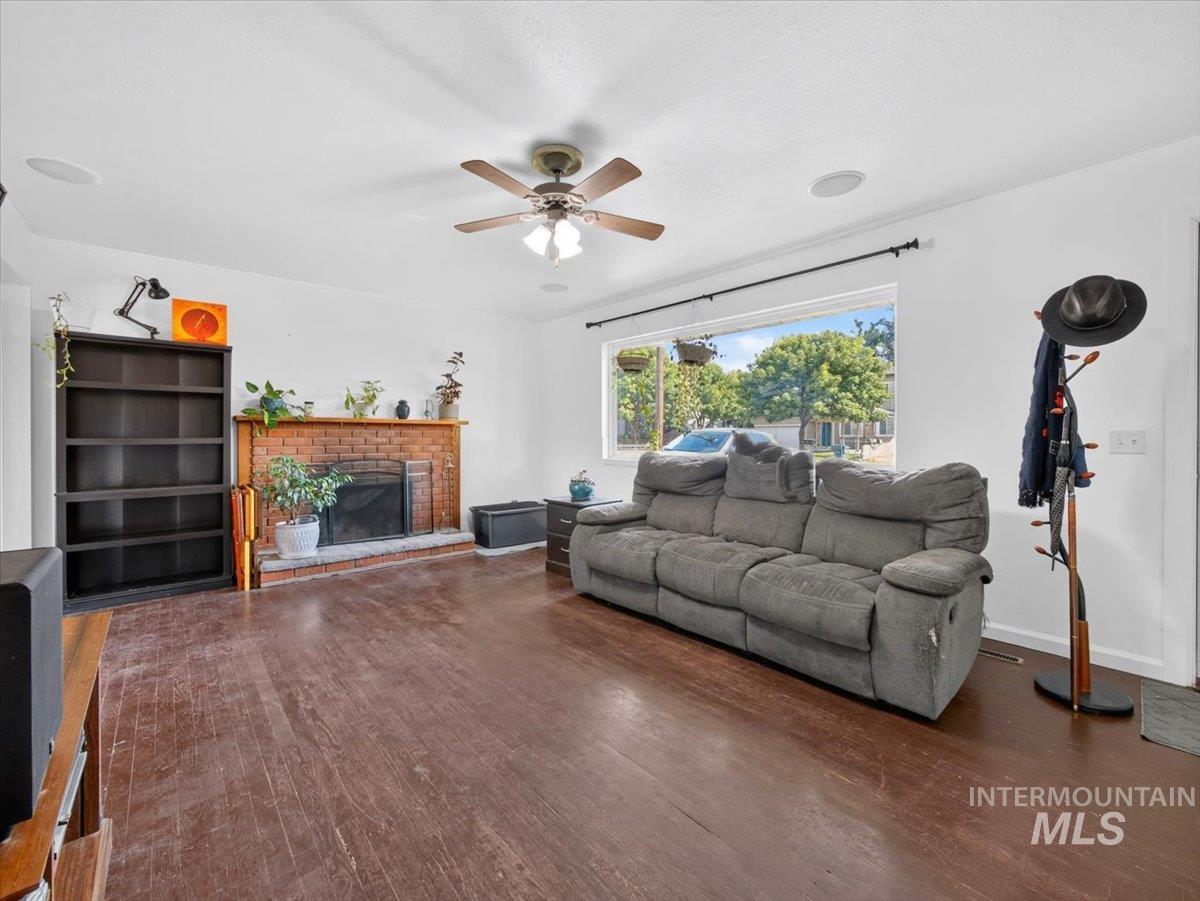 626 W Pine Ave, Meridian, Idaho 83642, 3 Bedrooms, 1 Bathroom, Residential For Sale, Price $349,000,MLS 98998886