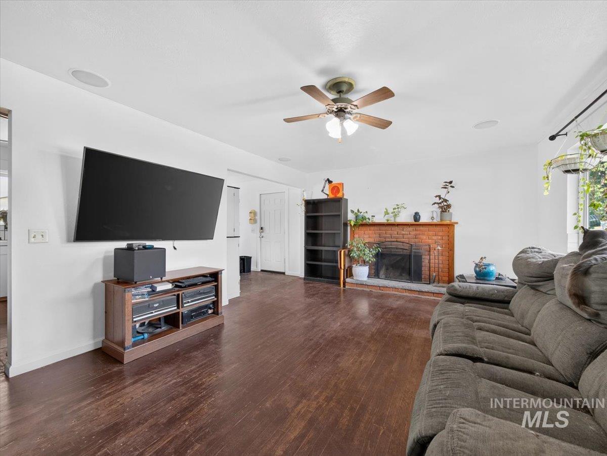 626 W Pine Ave, Meridian, Idaho 83642, 3 Bedrooms, 1 Bathroom, Residential For Sale, Price $349,000,MLS 98998886