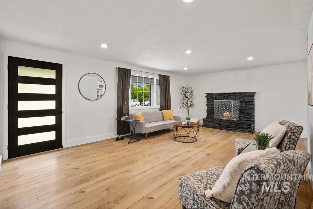 3518 N Frontier Way, Boise, Idaho 83713, 3 Bedrooms, 2 Bathrooms, Residential For Sale, Price $434,900,MLS 98998889