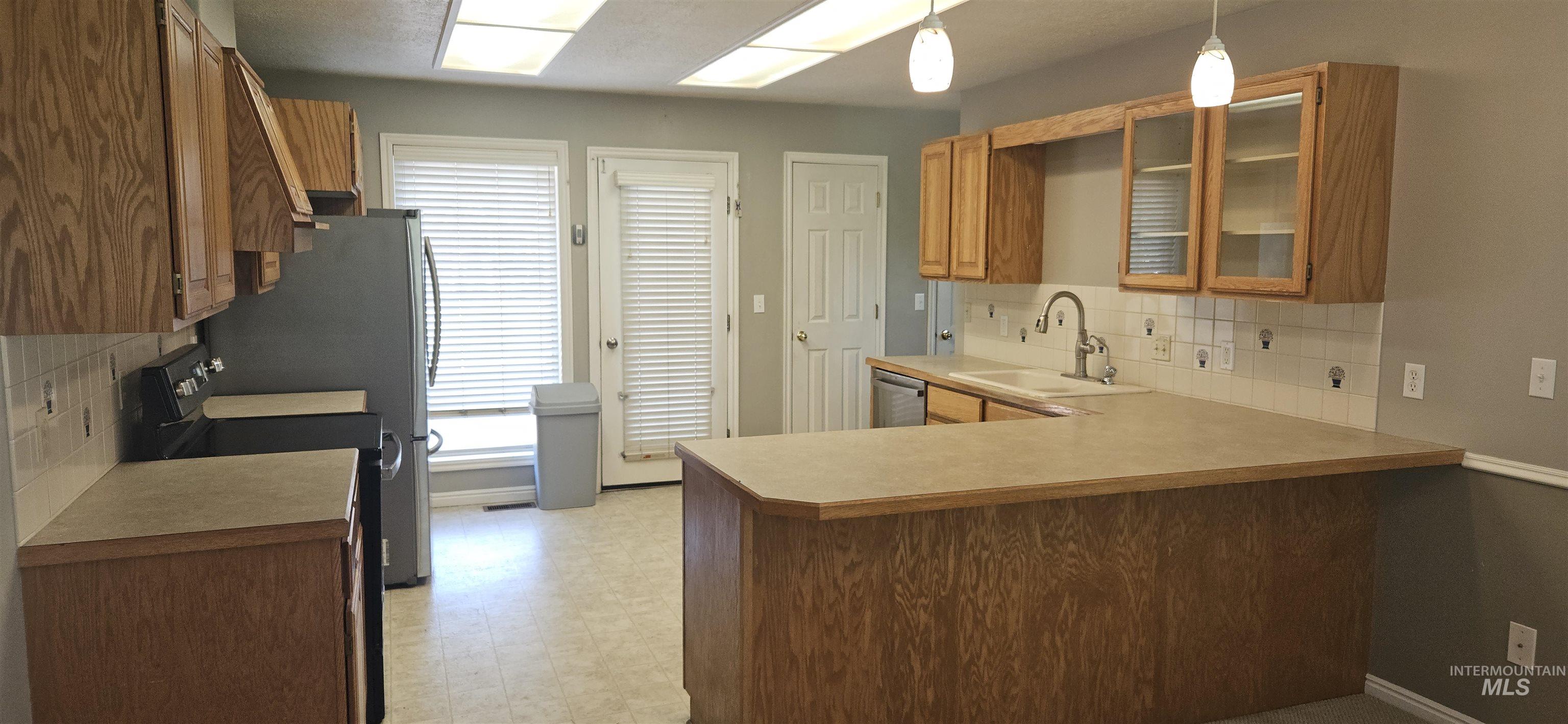 1741 Pomerelle Drive, Twin Falls, Idaho 83301, 3 Bedrooms, 2.5 Bathrooms, Residential For Sale, Price $630,000,MLS 98998890
