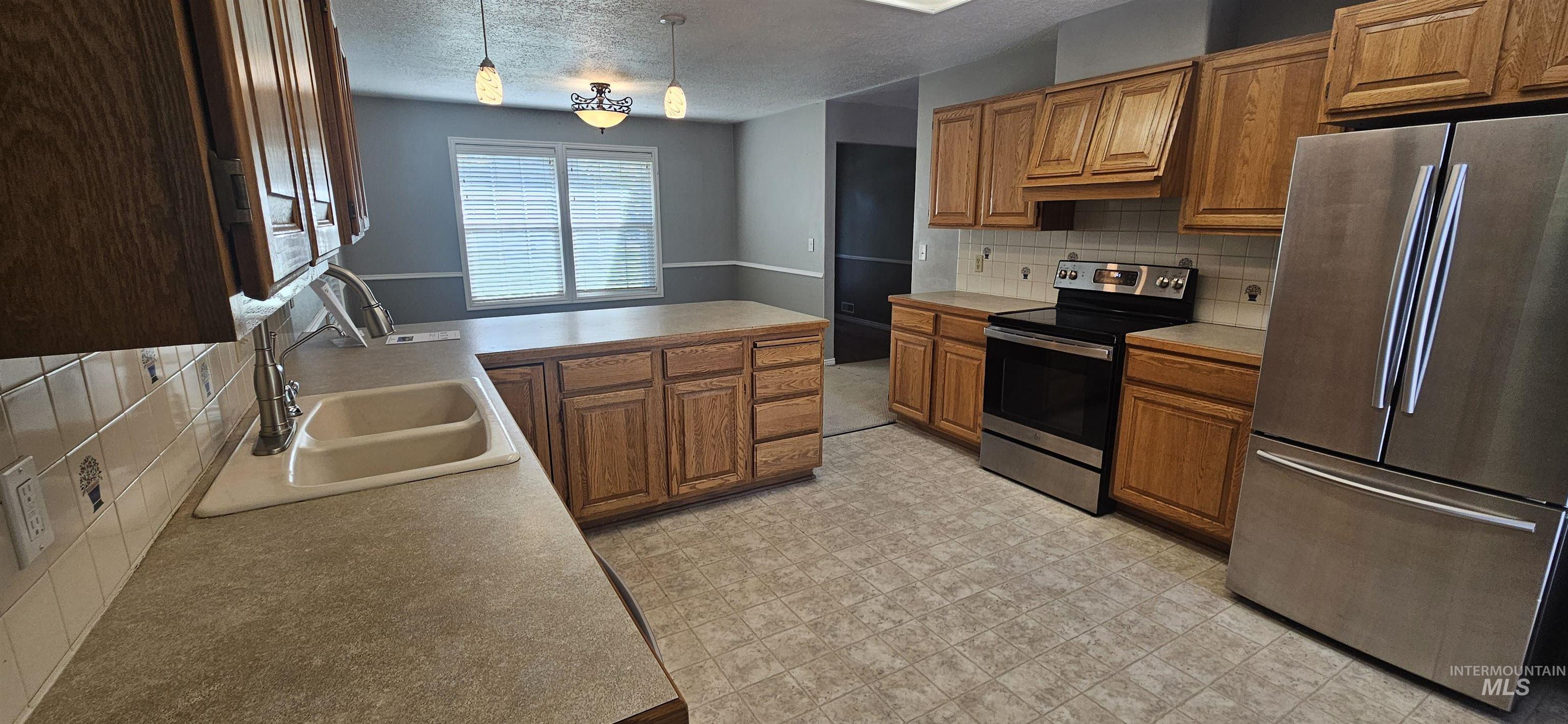1741 Pomerelle Drive, Twin Falls, Idaho 83301, 3 Bedrooms, 2.5 Bathrooms, Residential For Sale, Price $630,000,MLS 98998890