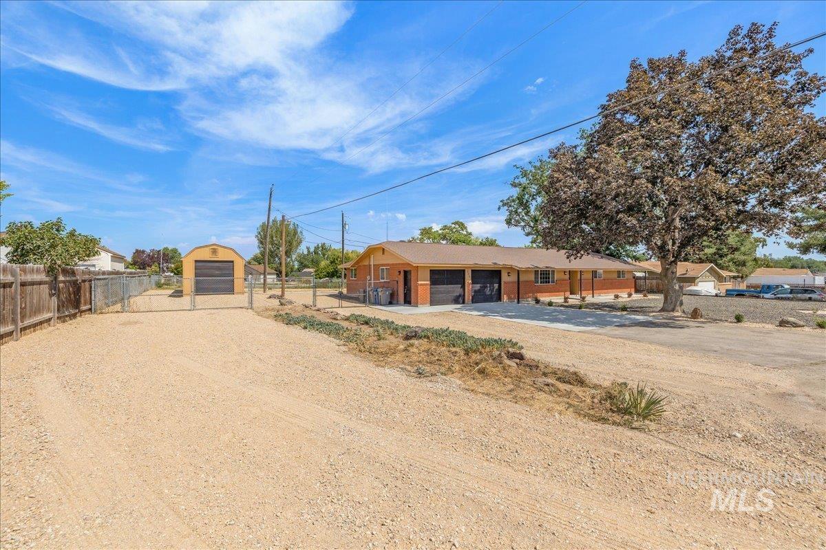 406 Lindenwood Dr, Nampa, Idaho 83686, 3 Bedrooms, 2 Bathrooms, Residential For Sale, Price $550,000,MLS 98998891