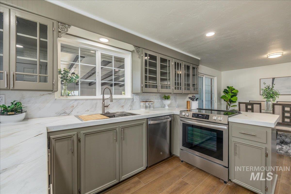 406 Lindenwood Dr, Nampa, Idaho 83686, 3 Bedrooms, 2 Bathrooms, Residential For Sale, Price $550,000,MLS 98998891