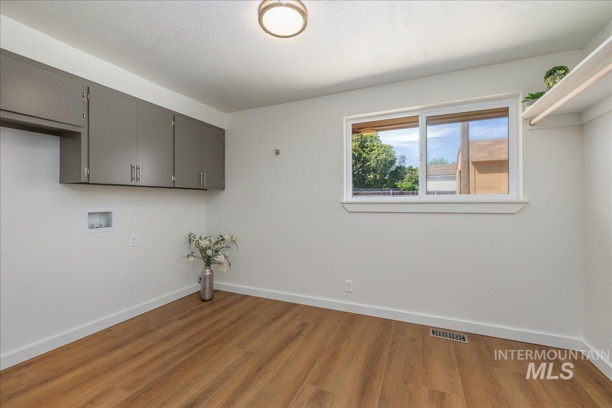 406 Lindenwood Dr, Nampa, Idaho 83686, 3 Bedrooms, 2 Bathrooms, Residential For Sale, Price $550,000,MLS 98998891