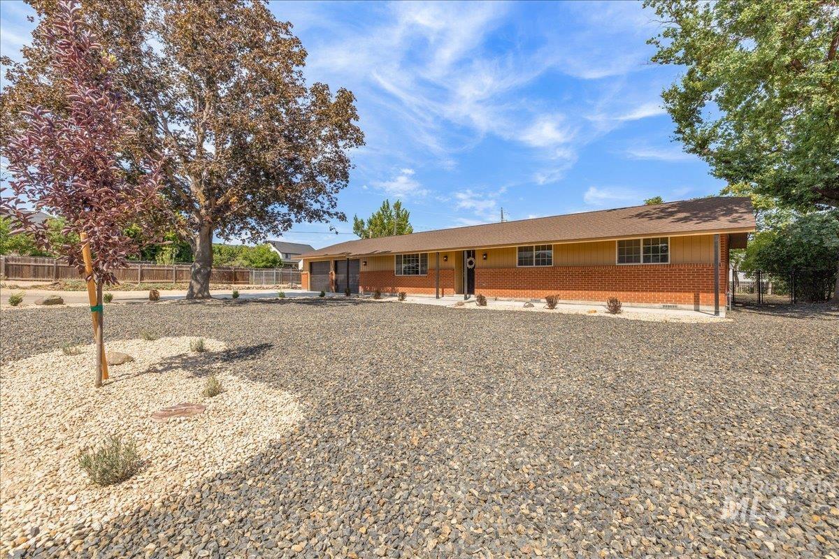406 Lindenwood Dr, Nampa, Idaho 83686, 3 Bedrooms, 2 Bathrooms, Residential For Sale, Price $550,000,MLS 98998891