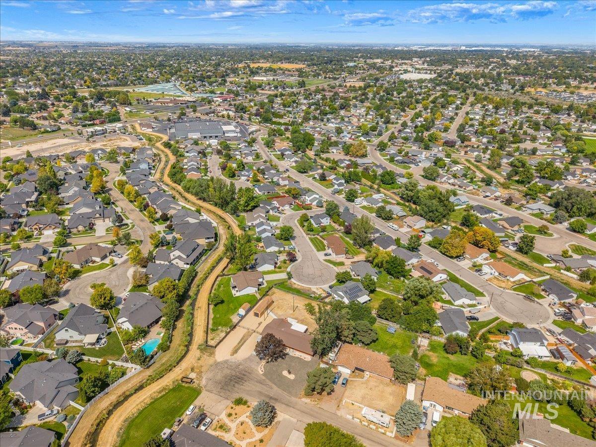 406 Lindenwood Dr, Nampa, Idaho 83686, 3 Bedrooms, 2 Bathrooms, Residential For Sale, Price $550,000,MLS 98998891