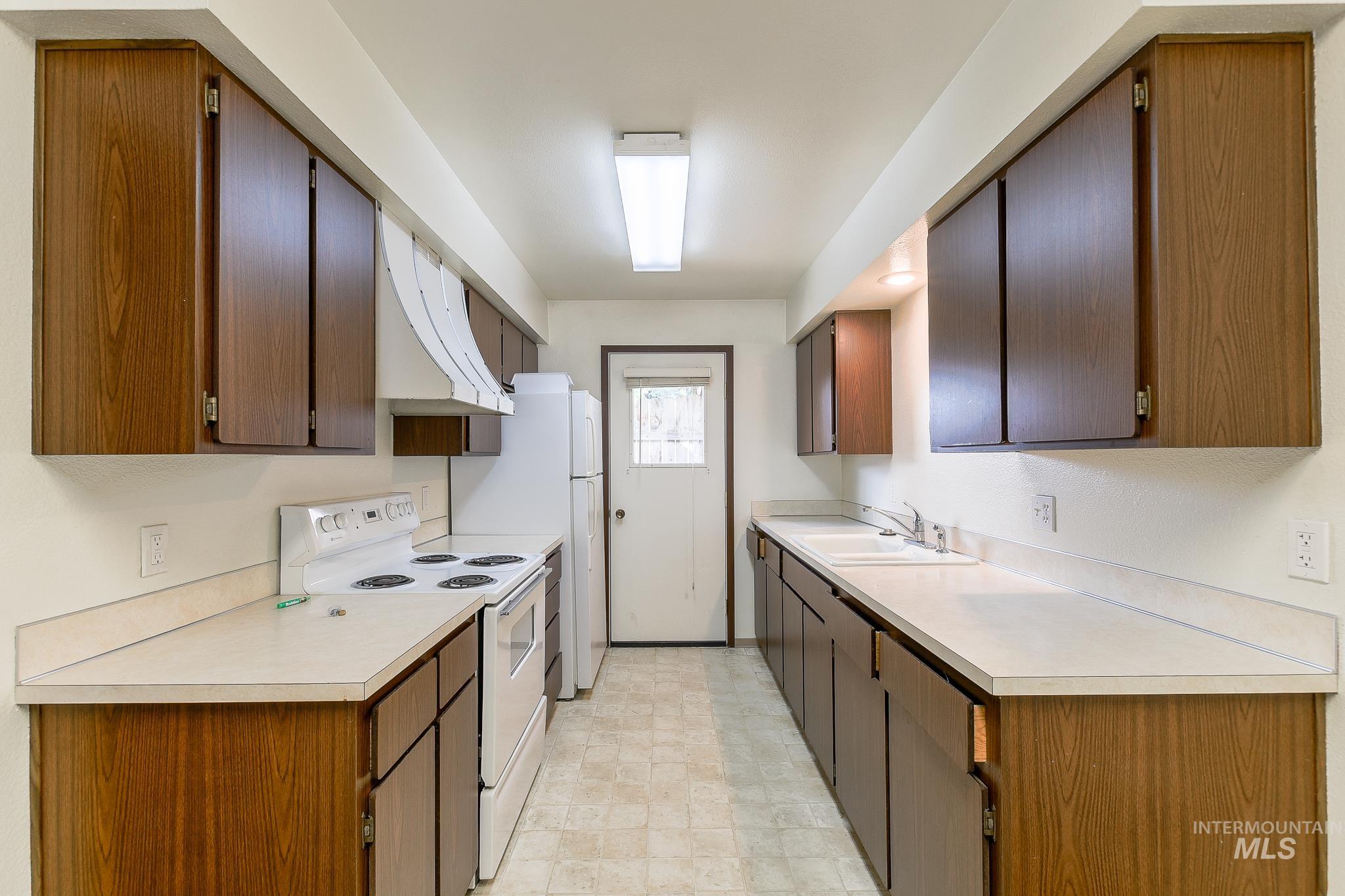 107 E 6th, Troy, Idaho 83871, 2 Bedrooms, 1 Bathroom, Residential Income For Sale, Price $459,000,MLS 98998894