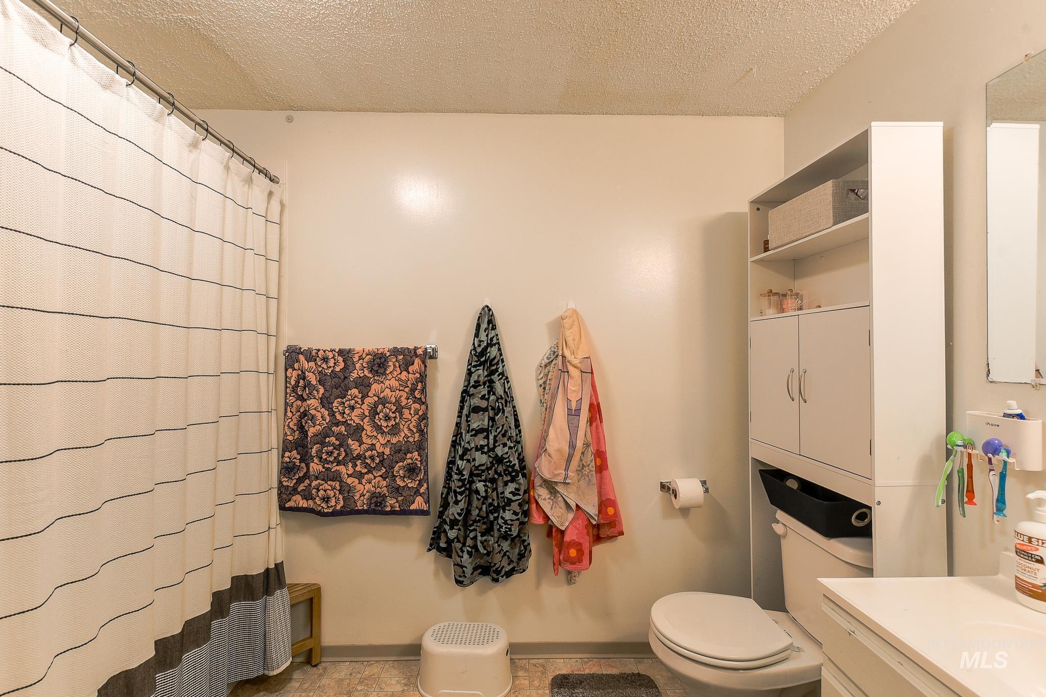 107 E 6th, Troy, Idaho 83871, 2 Bedrooms, 1 Bathroom, Residential Income For Sale, Price $459,000,MLS 98998894