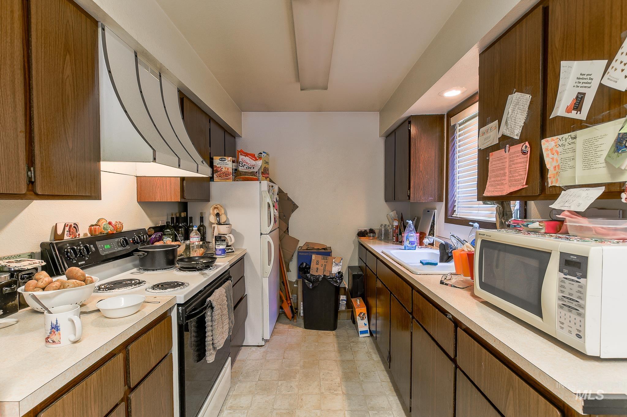 107 E 6th, Troy, Idaho 83871, 2 Bedrooms, 1 Bathroom, Residential Income For Sale, Price $459,000,MLS 98998894