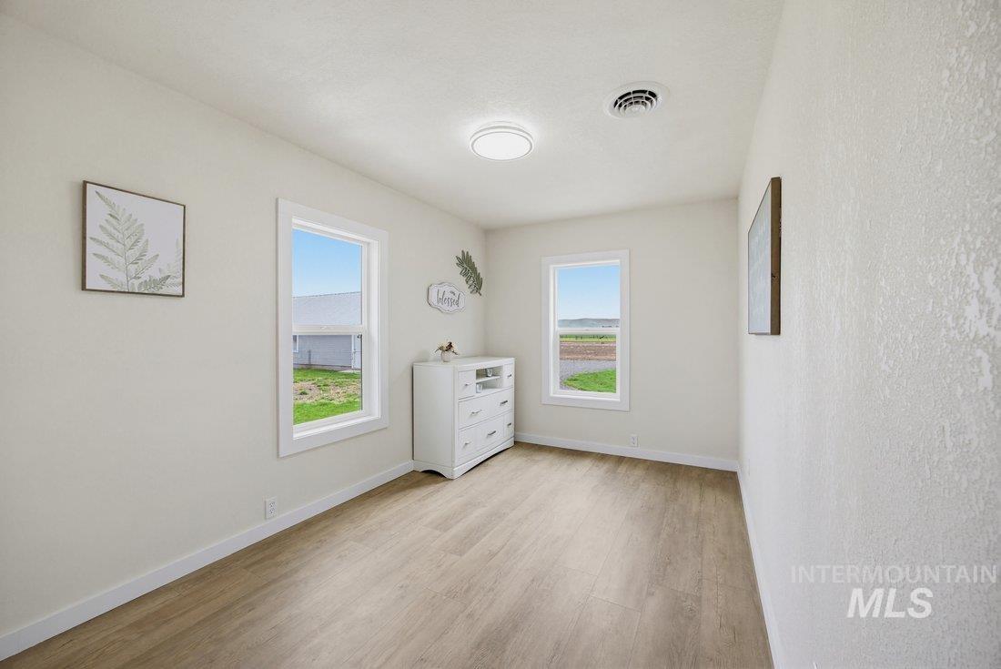 1112 Indianhead Rd, Weiser, Idaho 83672, 3 Bedrooms, 2 Bathrooms, Residential For Sale, Price $559,000,MLS 98998895